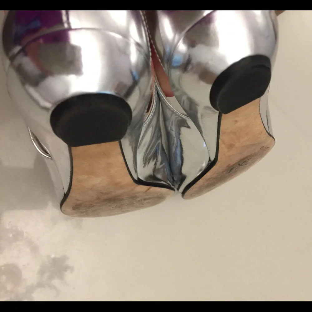 Stuart Weitzman silver leather flats - Picture 6 of 8